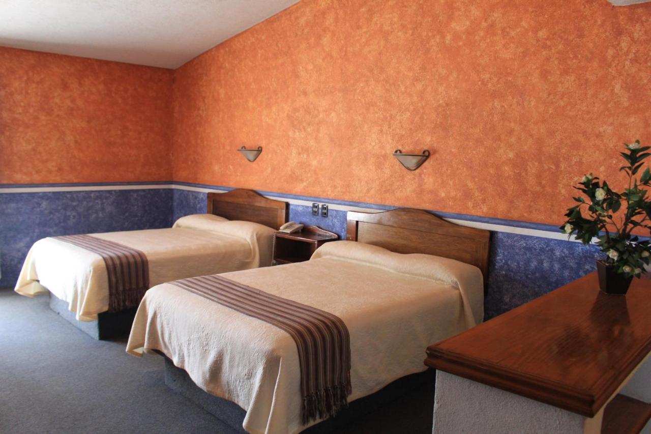 Hotel Meson Del Puente Acámbaro Esterno foto