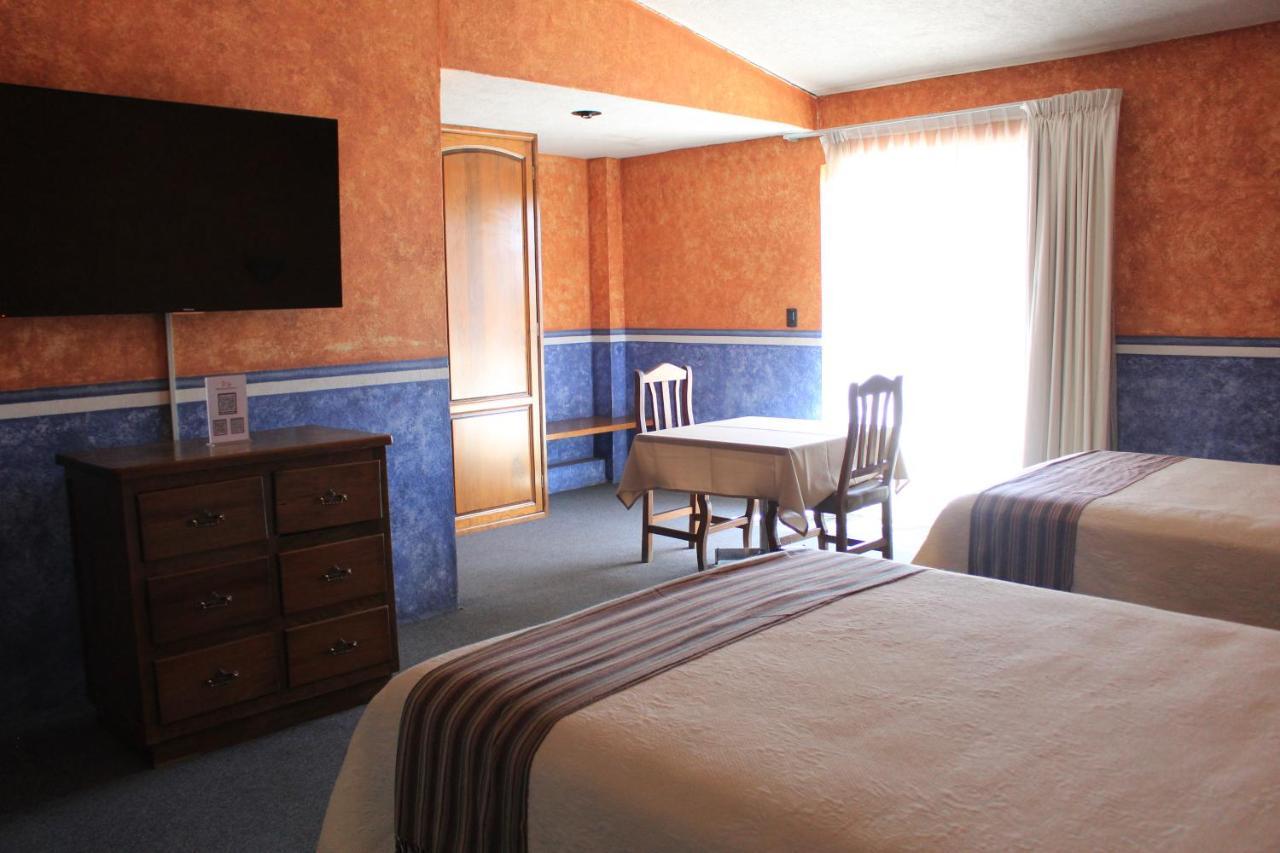 Hotel Meson Del Puente Acámbaro Esterno foto