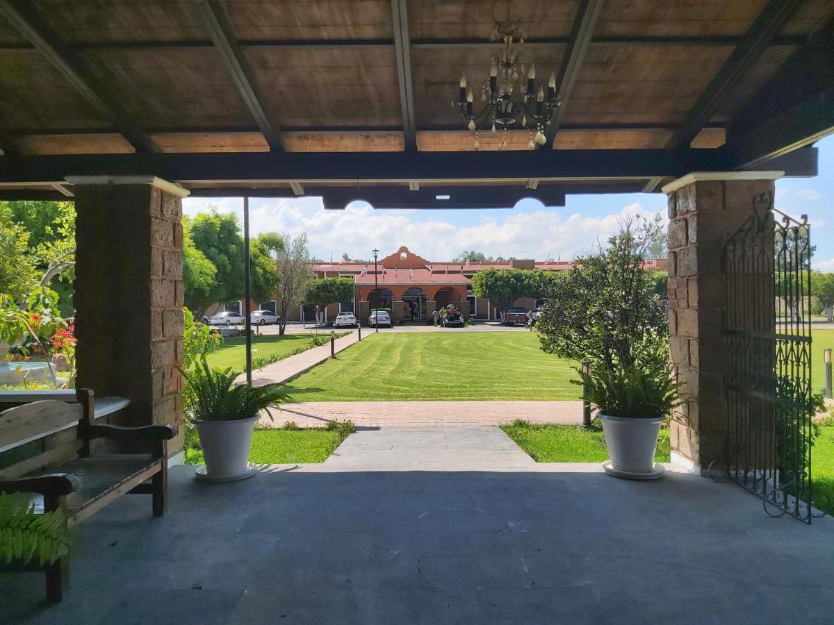 Hotel Meson Del Puente Acámbaro Esterno foto