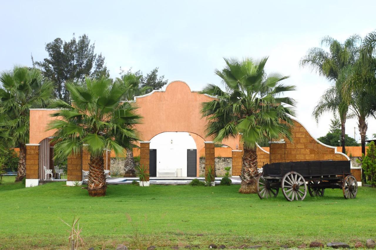 Hotel Meson Del Puente Acámbaro Esterno foto