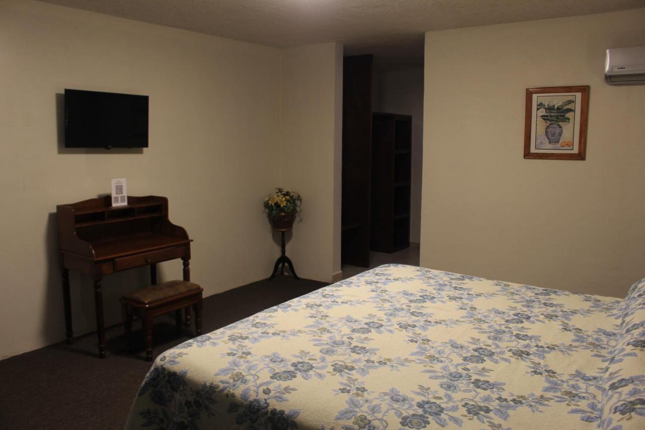 Hotel Meson Del Puente Acámbaro Esterno foto